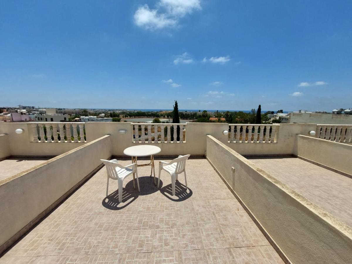 Stunning Views' Apartment With Pool Paphos Eksteriør bilde
